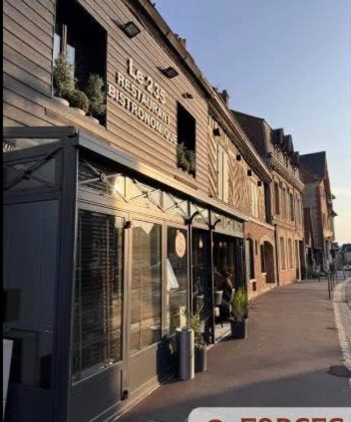 Façade du restaurant le235